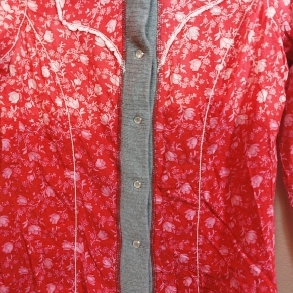 BKE LADIES LONG SLEEVE FITTED BUTTON UP FLORAL PRINT TOP- S - Picture 4 of 5